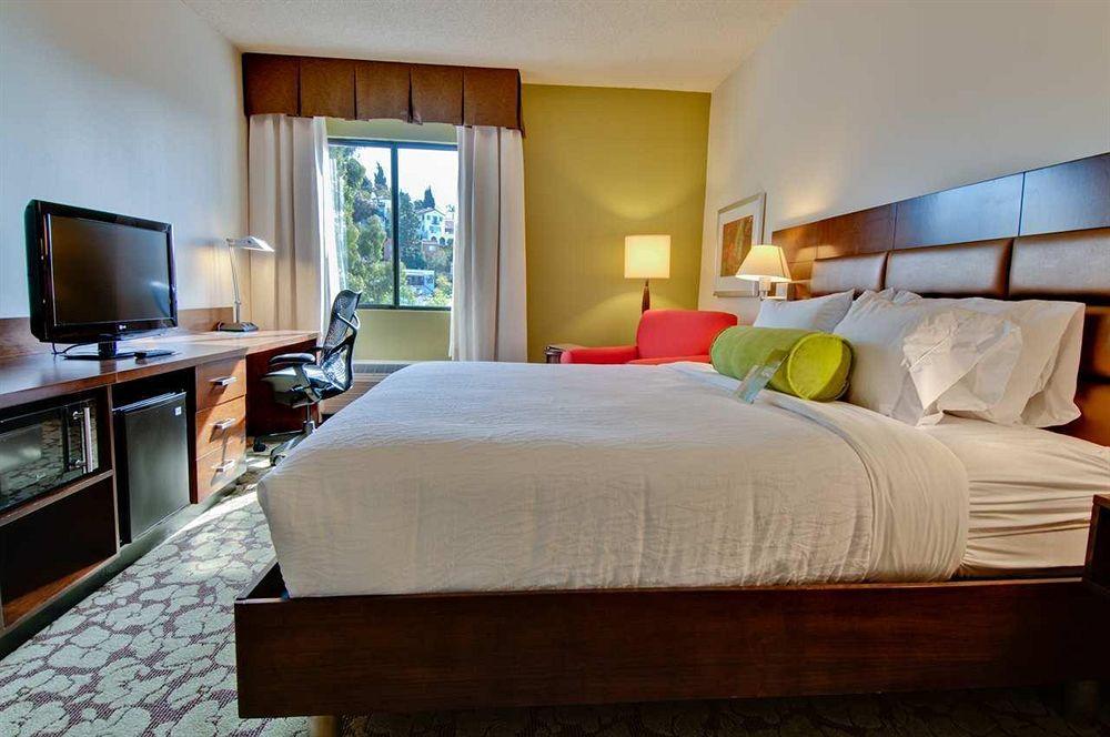 Hilton Garden Inn Los Angeles / Hollywood מראה חיצוני תמונה
